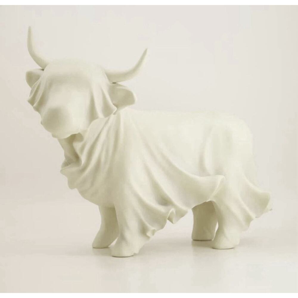 Cracker Barrel Exclusive 2026 White Highland Cow Resin Ghost, 18" NIB - Picture 2 of 4